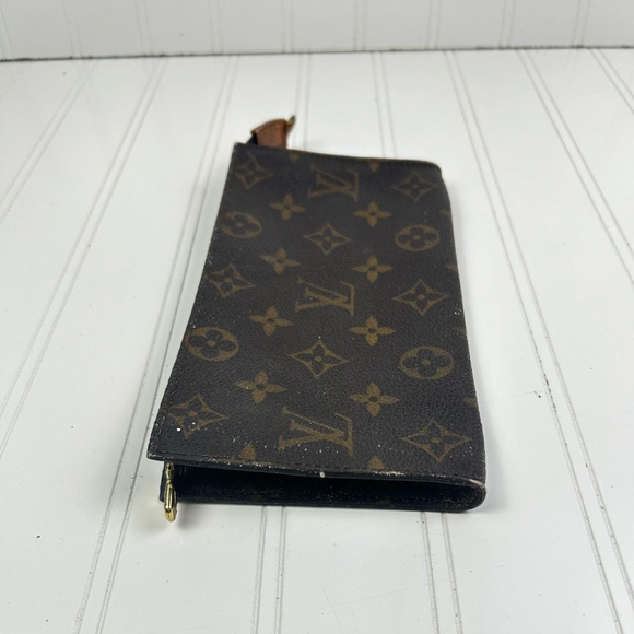 Louis Vuitton
Monogram Compact Tour Toiletry Pouch 20 Cosmetic Bag - Picture 9 of 14